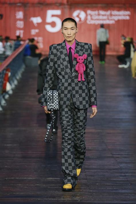 louis vuitton menswear spring 2021|louis vuitton men's bandana 2021.